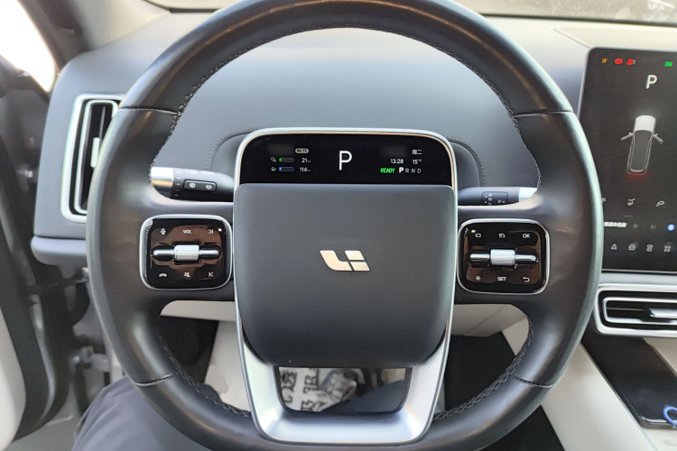 理想汽车 理想L9 2022款 Max中控内饰13