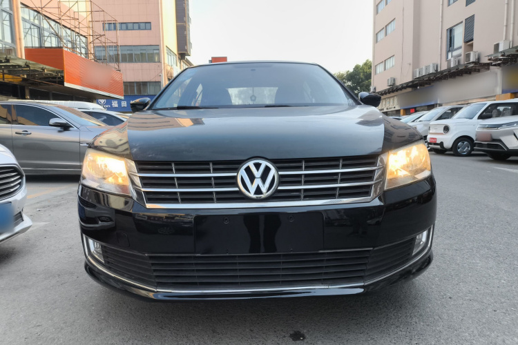 大众 朗逸 2013款 改款经典 1.6L 手动舒适版车身外观2