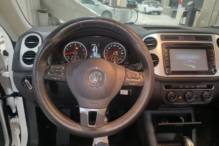 大众 途观 2015款 1.8TSI 自动四驱舒适版中控内饰13