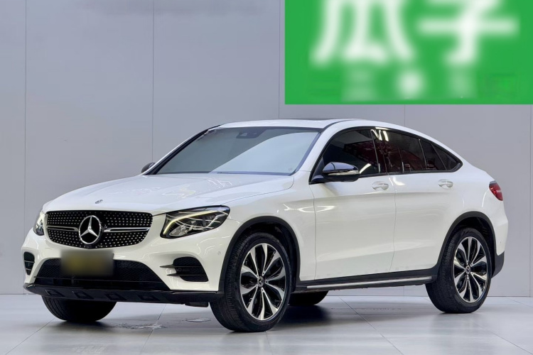 奔驰GLC轿跑 2019款 改款 GLC 260 4MATIC 轿跑SUV车身外观1