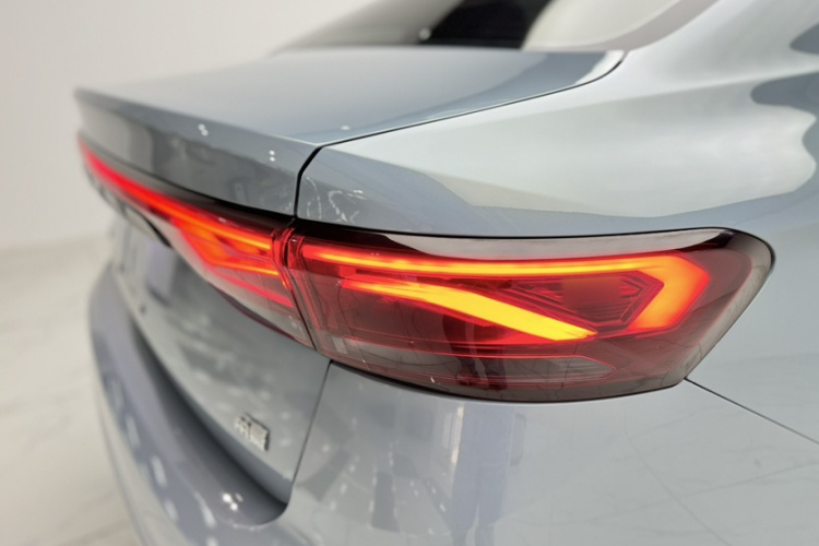 吉利汽车 帝豪 2023款 第4代冠军版 1.5L CVT尊贵型车身外观6002