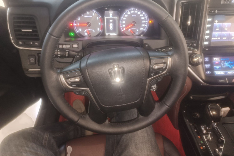 丰田 皇冠 2018款 2.0T 运动版局部细节13