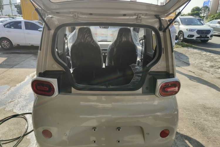 五菱汽车 宏光MINIEV 2024款 第三代 215km 青春版机舱底盘23