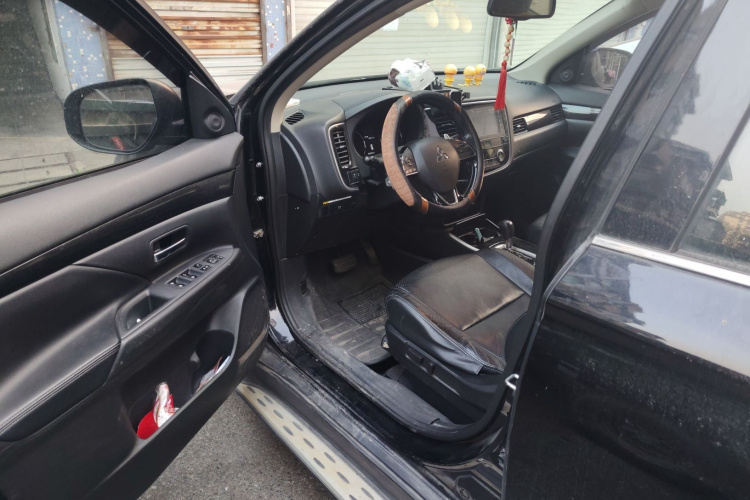 三菱 欧蓝德 2018款 2.4L 四驱精英版 5座中控内饰20