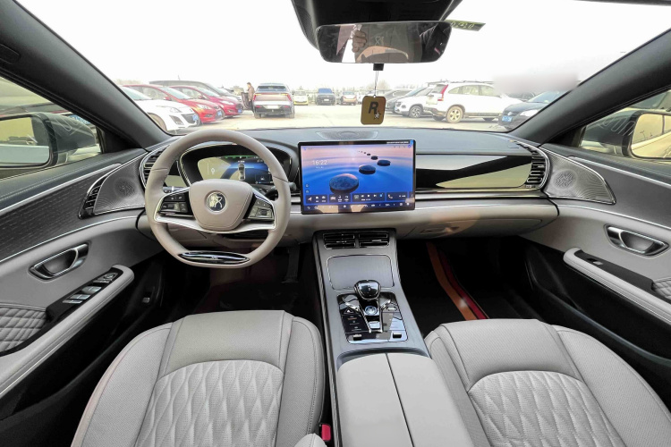 比亚迪 汉 2024款 DM-i 荣耀版 121KM 尊享型中控内饰7001