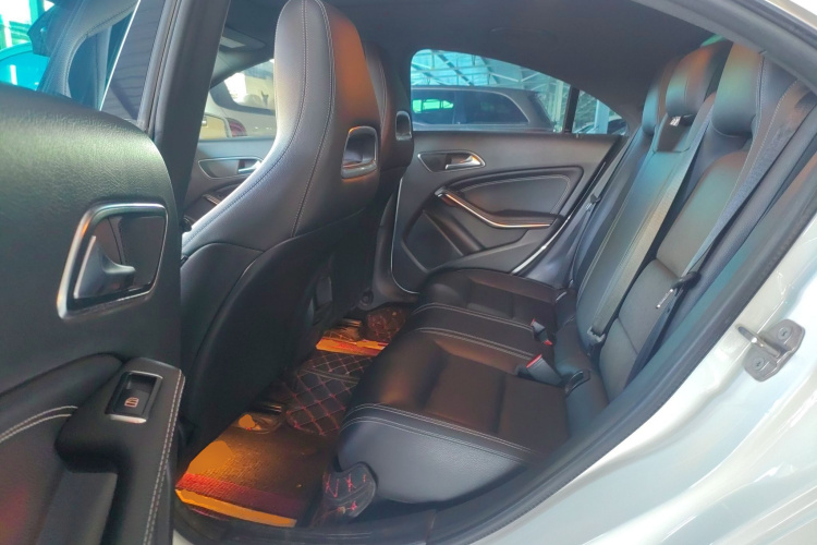 奔驰CLA 2019款 CLA 200 动感型中控内饰21