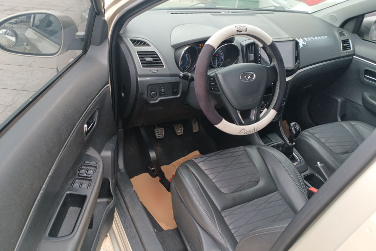 凯翼E3 2018款 1.5L 手动尊贵型中控内饰20