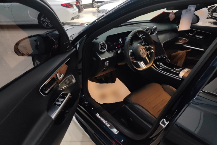 奔驰C级 2022款 C 260 L 皓夜运动版中控内饰20