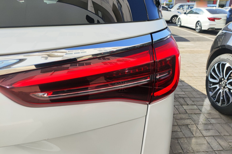 别克GL8 2021款 ES陆尊 653T 豪华型车身外观9