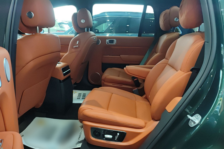 理想汽车 理想L9 2022款 Max中控内饰7004