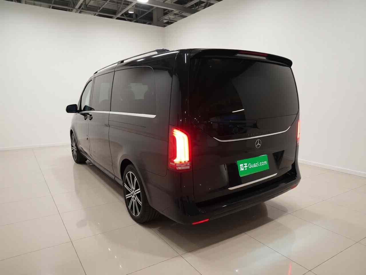 奔驰V级 2024款 V 300 L 长轴距尊贵版(4)