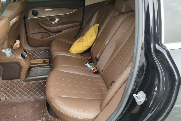 奔驰E级 2019款 E 260 L中控内饰21