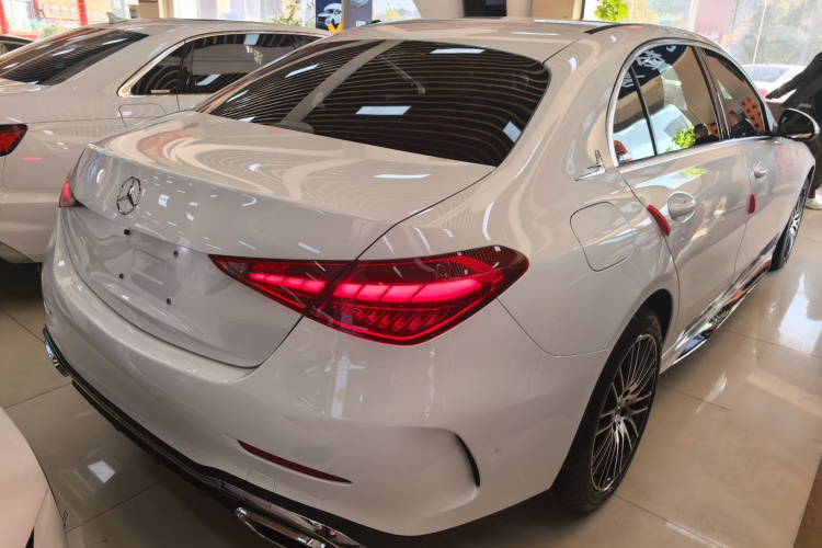 奔驰C级 2023款 改款 C 200 L 运动版车身外观7