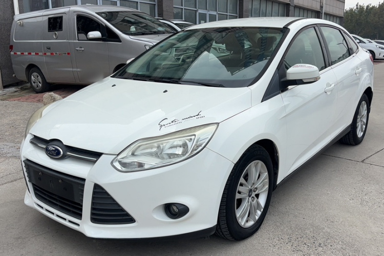 福特 福克斯 2012款 三厢 1.6L 自动舒适型车身外观1