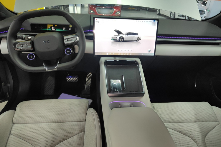 小鹏P7 2025款 702 长续航 Ultra中控内饰7002