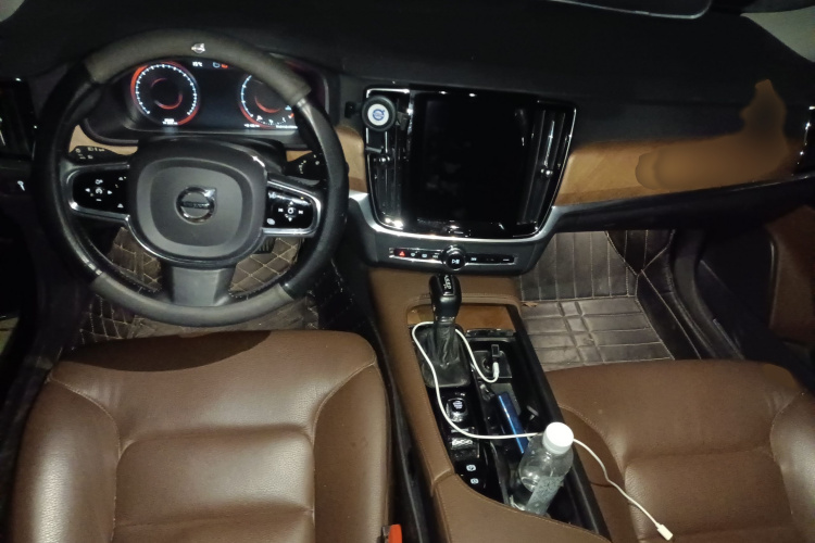 沃尔沃S90 2019款 T5 智远版中控内饰7002