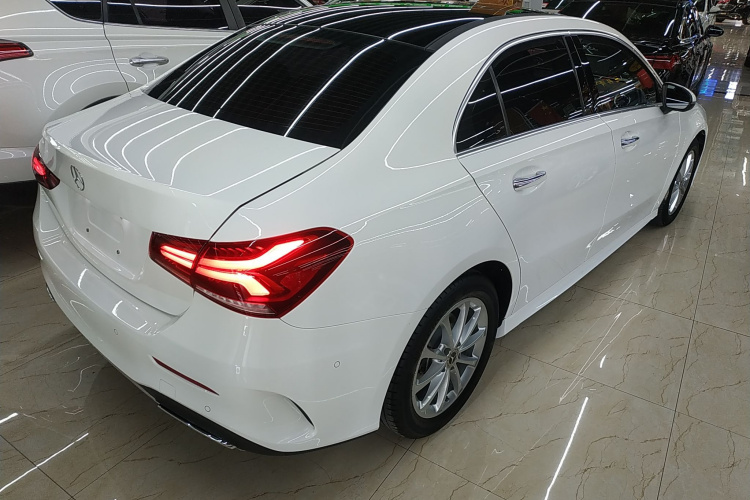 奔驰A级 2022款 改款 A 200 L 运动轿车时尚型车身外观7