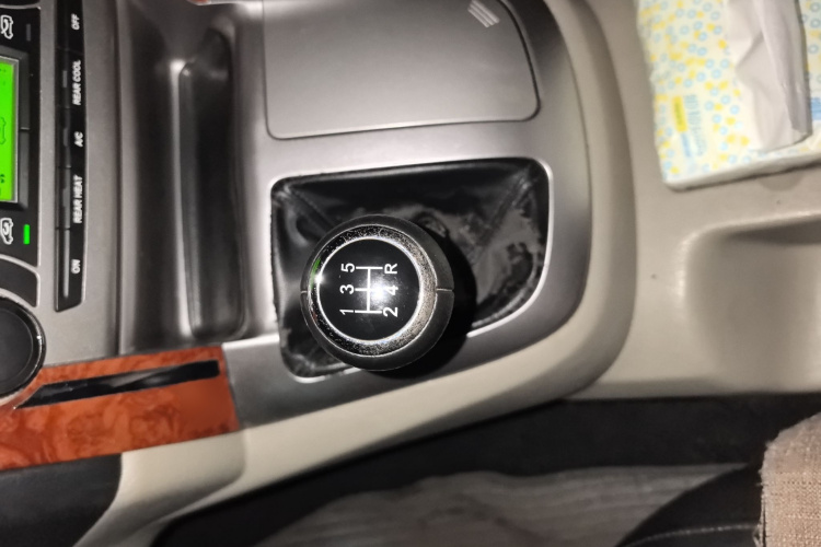 金杯 阁瑞斯 2015款 2.0L经典版 标准型长轴7/9座局部细节18