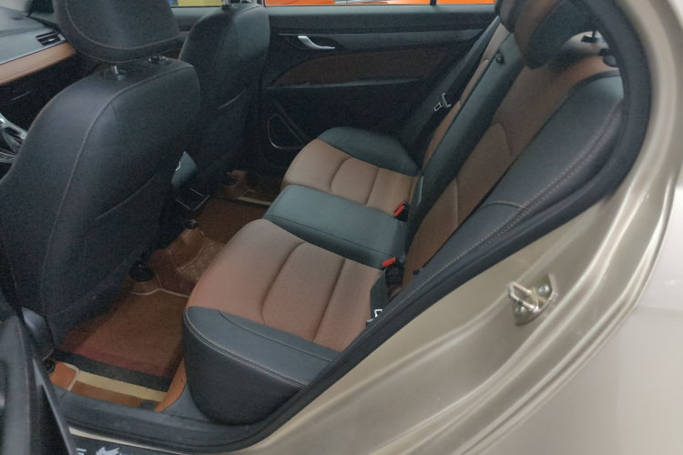 吉利汽车 帝豪 2021款 UP 1.5L CVT向上版中控内饰21