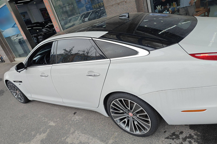 捷豹XJ 2016款 XJL 3.0 SC 两驱典雅商务版车身外观6003