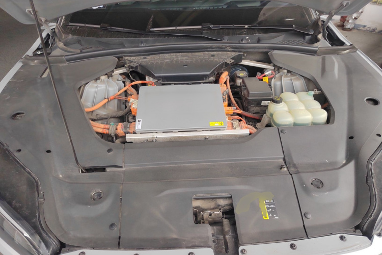 蔚来ES8 2020款 580KM 签名版 六座版机舱底盘24