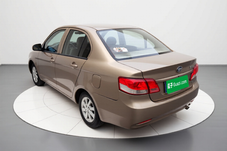 一汽 夏利N5 2014款 1.0L 手动舒适型车身外观5