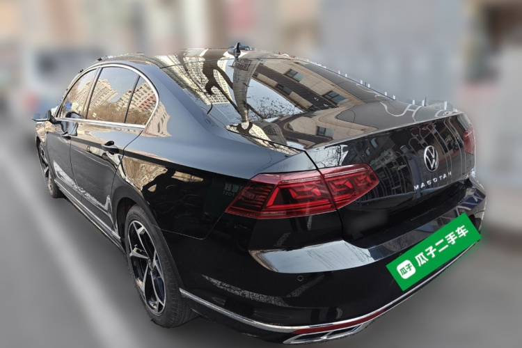 大众 迈腾 2023款 200万辆纪念版 330TSI DSG豪华型车身外观5