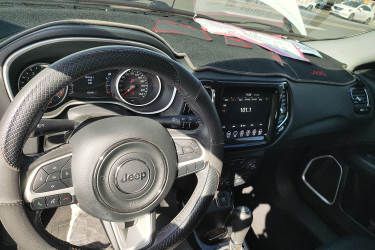 Jeep 指南者 2019款 220T 自动家享版中控内饰7002