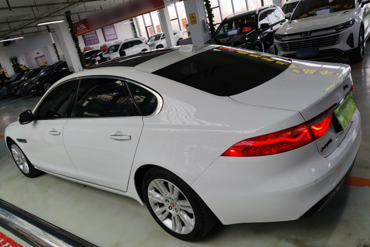 捷豹XFL 2018款 XFL 2.0T 250PS 豪华版车身外观4