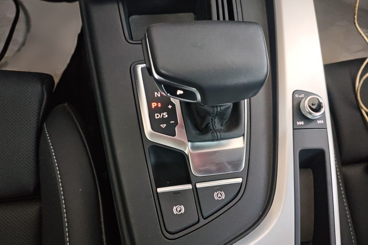 奥迪A4L 2024款 40 TFSI 时尚动感型局部细节18