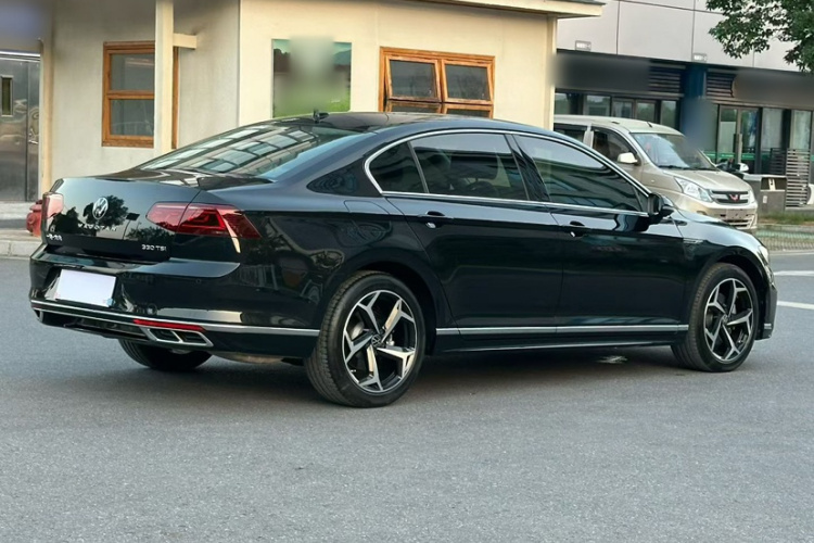 大众 迈腾 2023款 200万辆纪念版 330TSI DSG豪华型车身外观6003