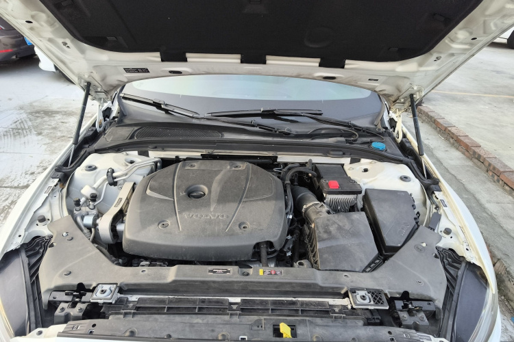 沃尔沃S60 2021款 T4 智逸豪华版机舱底盘24