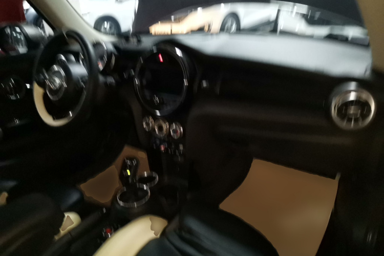 MINI 2019款 1.5T COOPER 经典派中控内饰7002