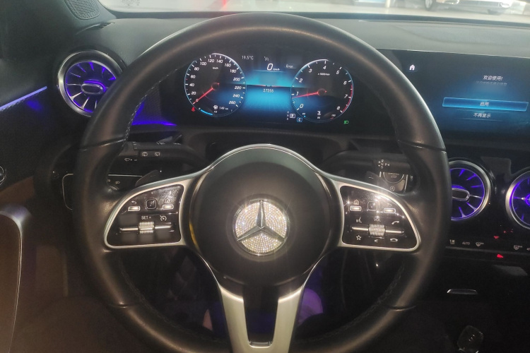 奔驰A级(进口) 2021款 A 200 时尚型局部细节13