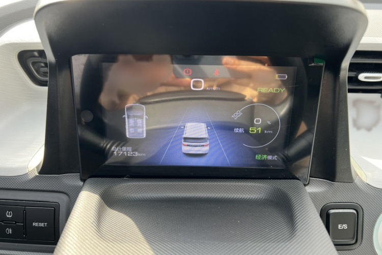 五菱汽车 宏光MINIEV 2022款 马卡龙臻享款 磷酸铁锂中控内饰7003