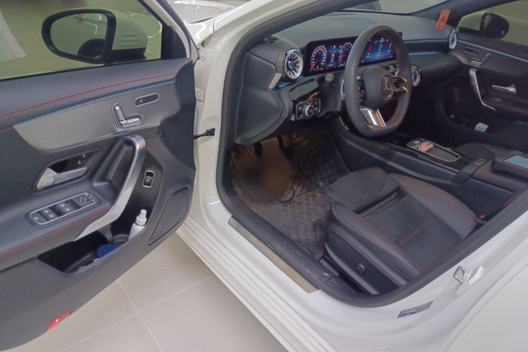 奔驰A级 2025款 A 200 L 时尚型中控内饰7003