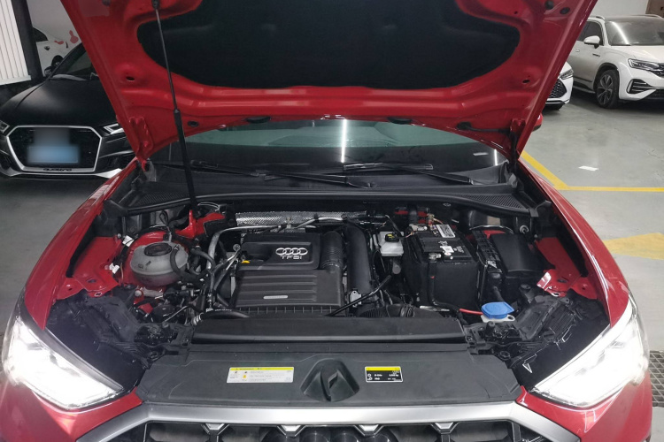 奥迪Q3 2020款 35 TFSI 时尚动感型机舱底盘24