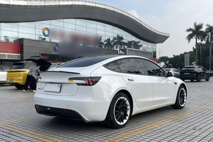 特斯拉 Model 3 2023款 长续航全轮驱动版车身外观6006
