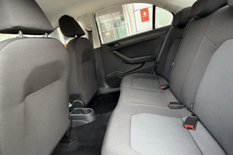 大众 捷达 2015款 1.6L 自动时尚型中控内饰7004
