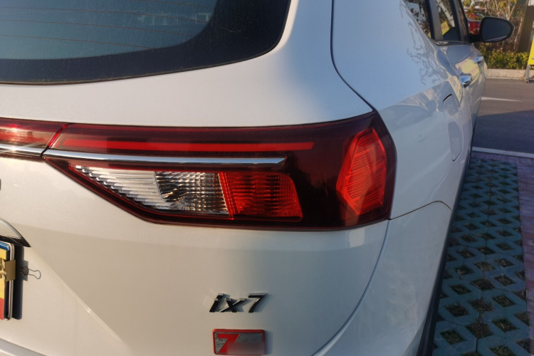 东风风光 风光ix7 2020款 2.0TGDI 自动两驱都市豪华版车身外观9