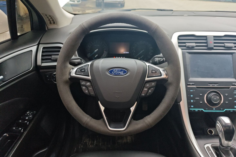 福特 蒙迪欧 2013款 1.5L GTDi180时尚型中控内饰13