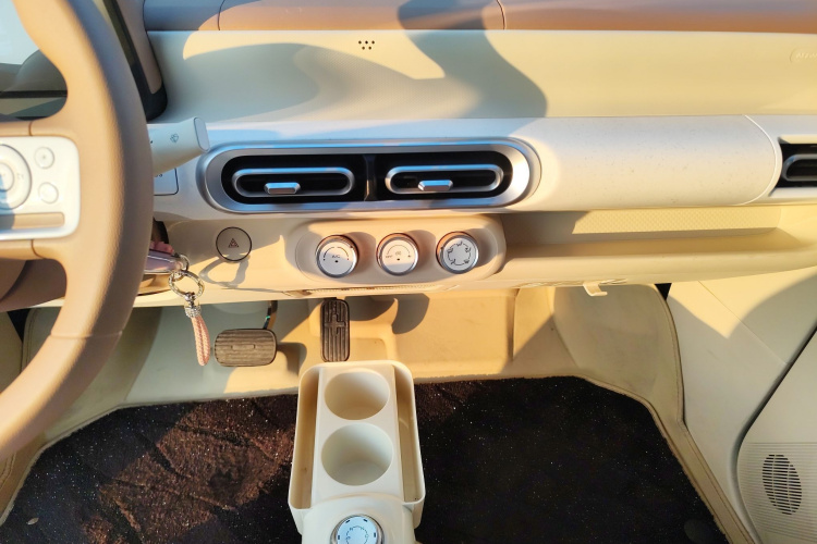 五菱汽车 宏光MINIEV 2024款 第三代 215km 青春版局部细节16