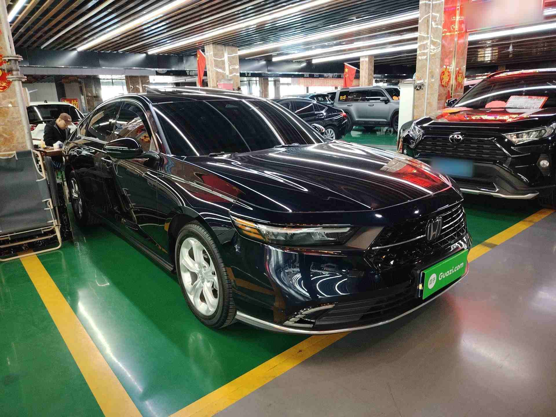 车辆右前45度角外观实拍
