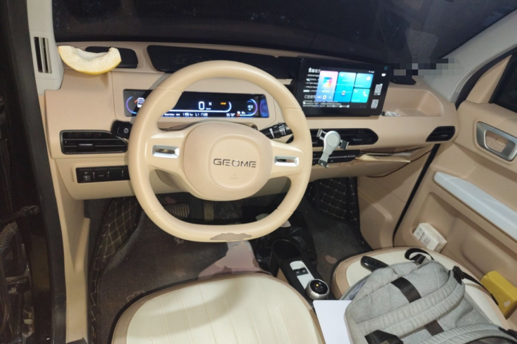 吉利银河 2024款 200km 熊猫卡丁中控内饰12