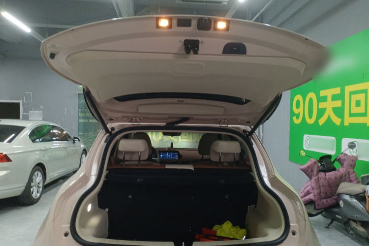 欧拉好猫 2022款 莫兰迪版 400km标准续航 尊贵型 三元锂机舱底盘23