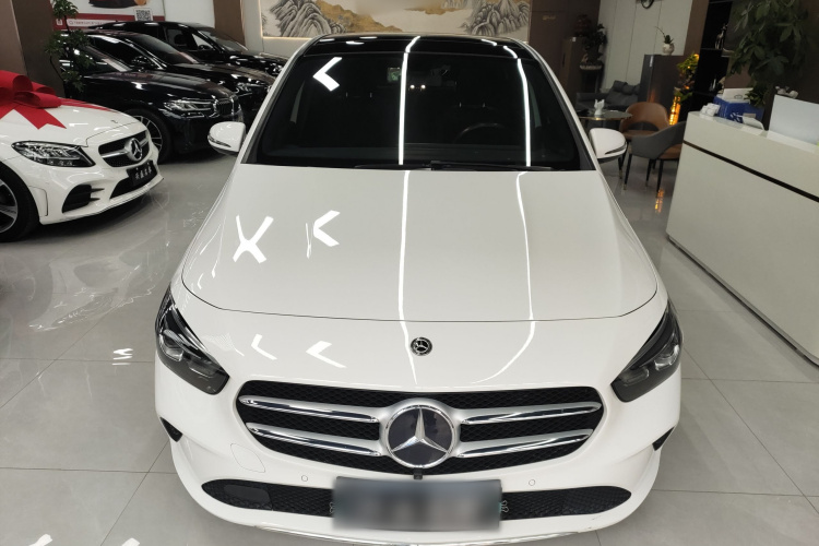 奔驰B级 2020款 B 200 动感型车身外观2