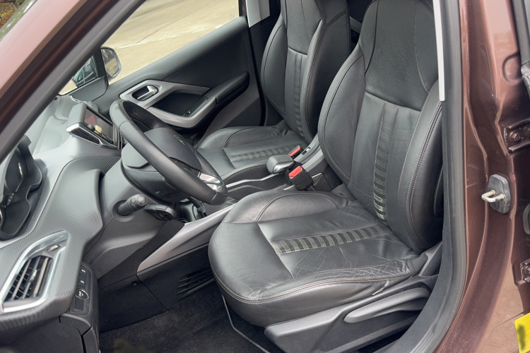 标致2008 2014款 1.6L 自动领航版局部细节19