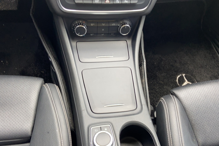 奔驰GLA 2016款 GLA 200 时尚型局部细节18