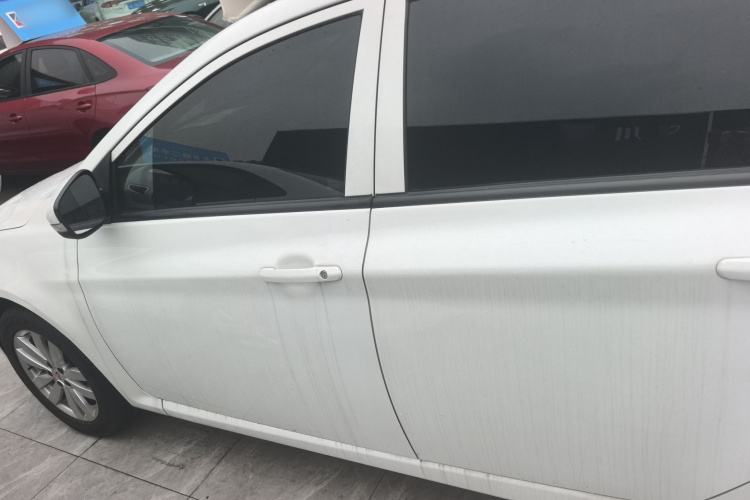 荣威350 2015款 1.5L 手动豪华天窗版车身外观4