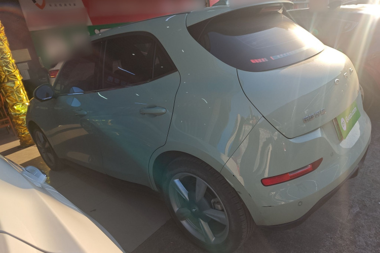 欧拉好猫 2023款 401km标准续航 豪华型 磷酸铁锂车身外观4